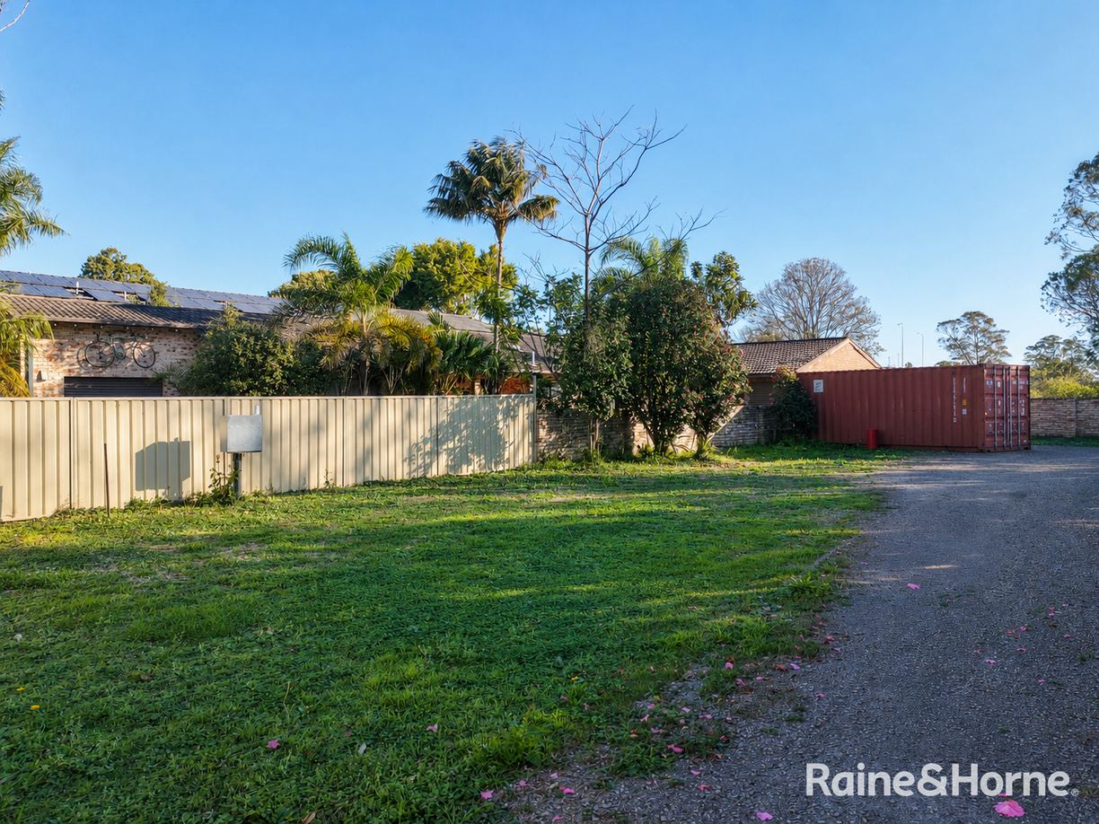 4 Hawthorn Avenue — photo 5 of 10