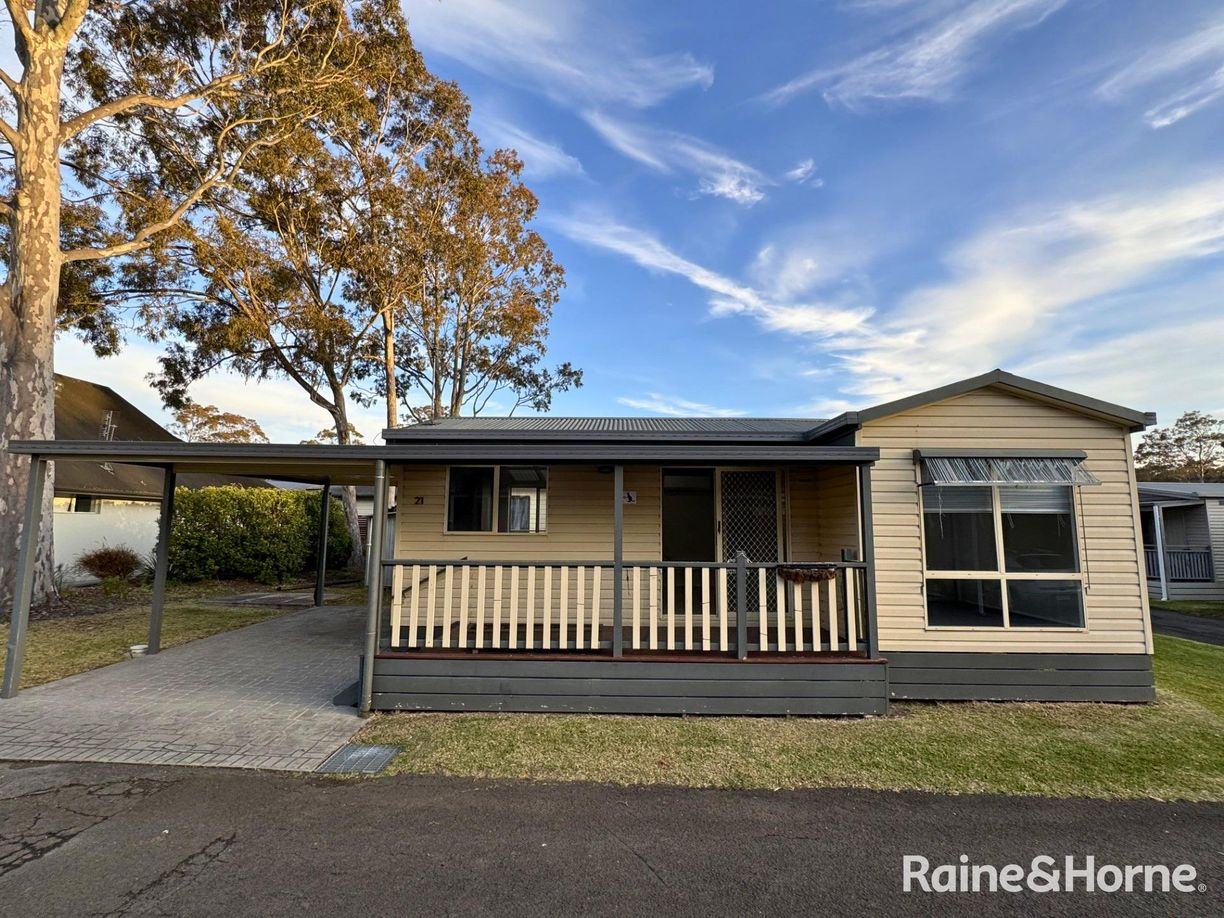 21/9 Browns Road — photo from Raine & Horne Nowra