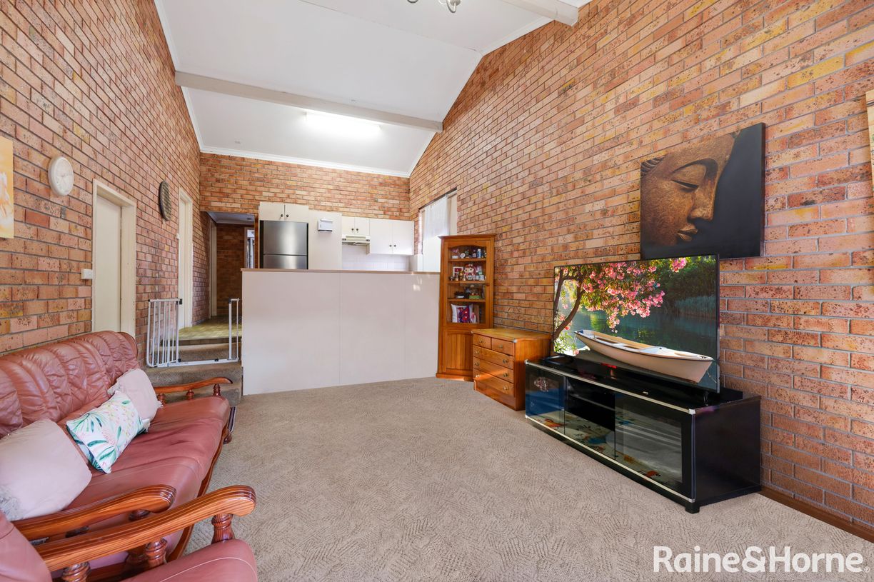 8/102 Kalandar Street — photo 2 of 8