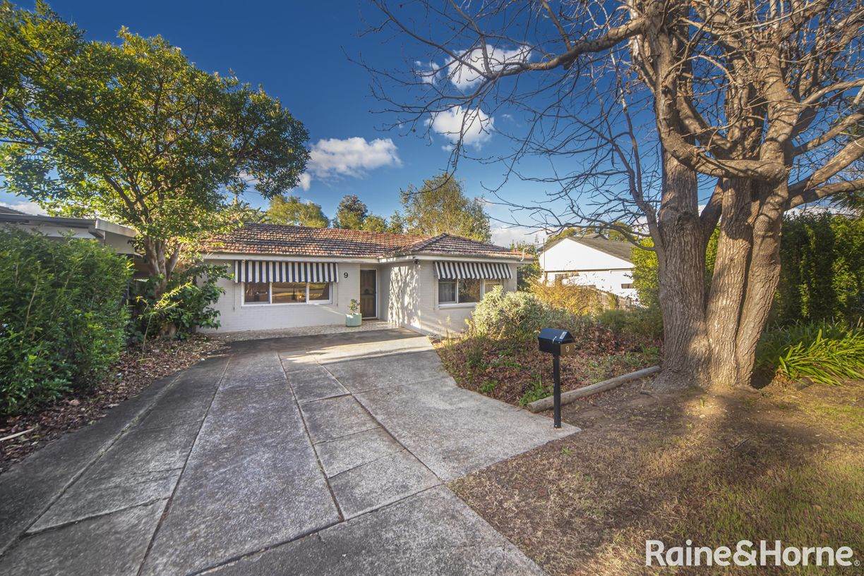 9 Hewlett Avenue — photo from Raine & Horne Nowra