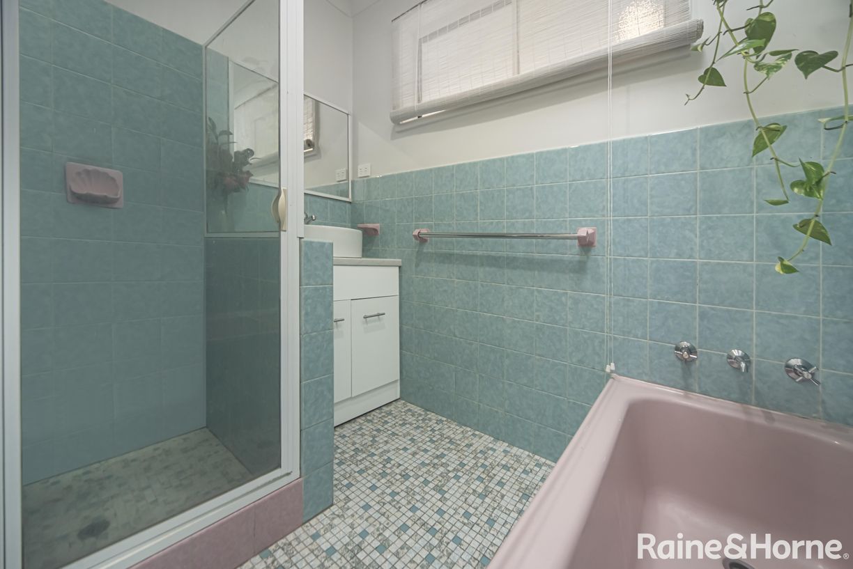 9 Hewlett Avenue — photo 5 of 11