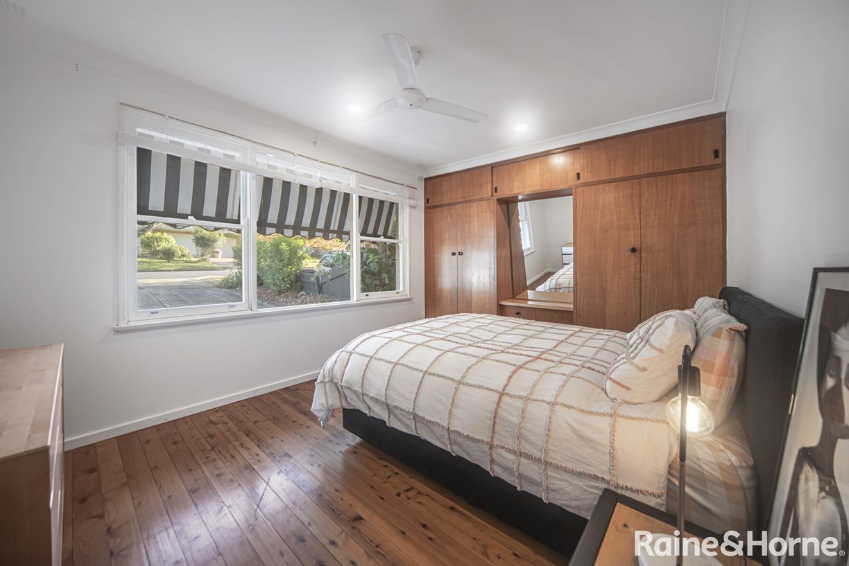9 Hewlett Avenue — photo 4 of 11