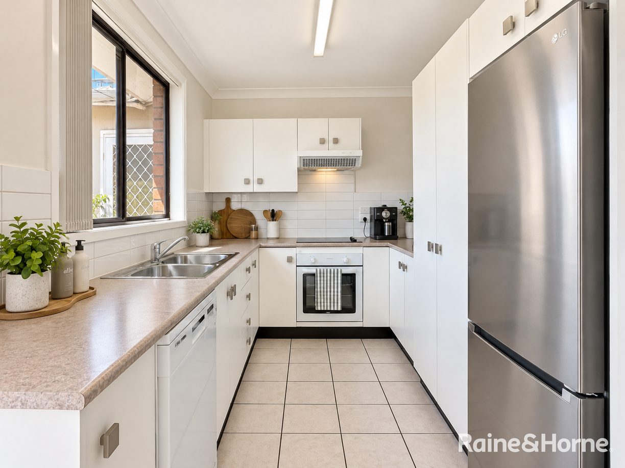 176 St Anns Street — photo 3 of 8
