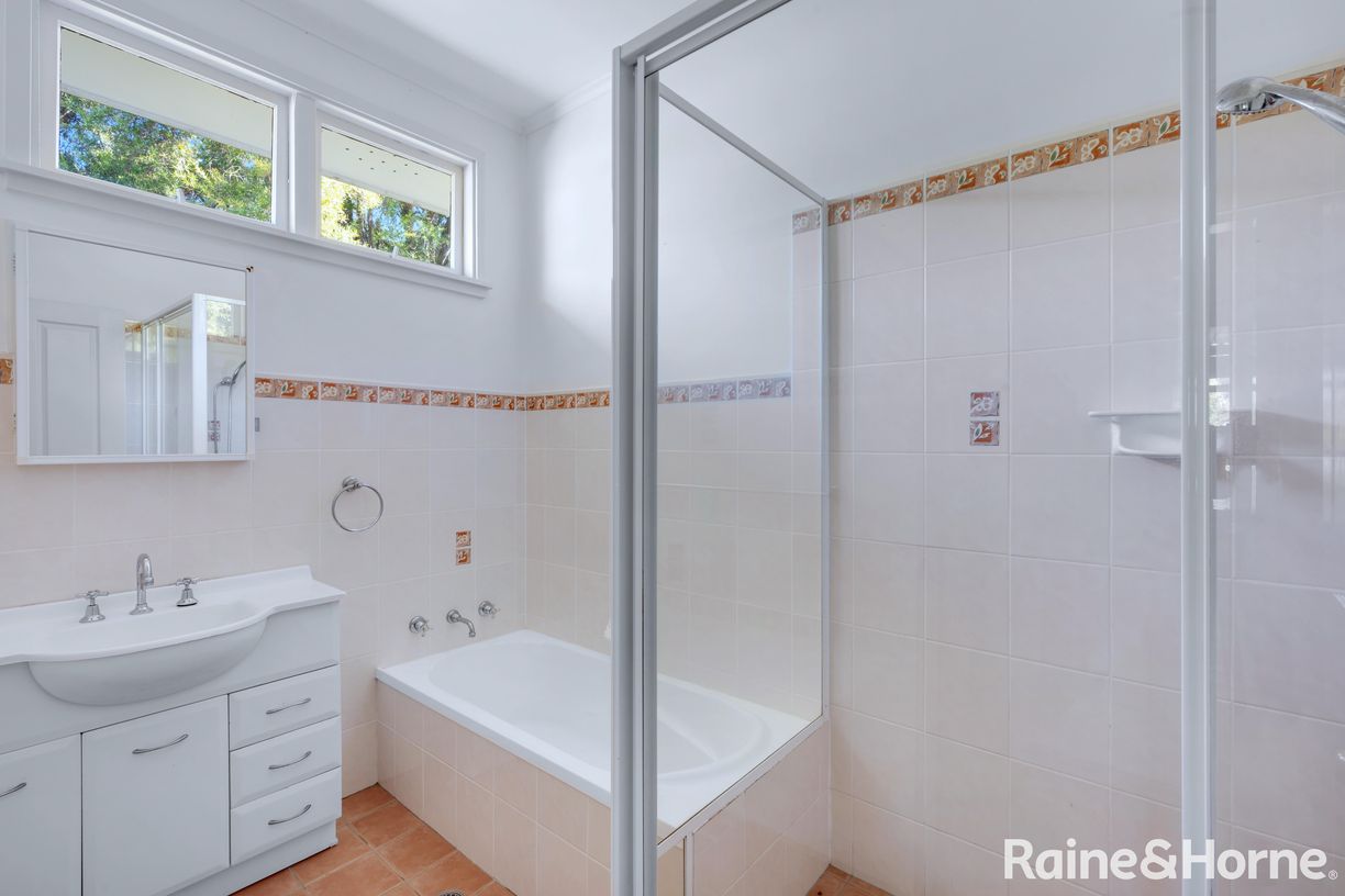 36 Colyer Avenue — photo 7 of 9