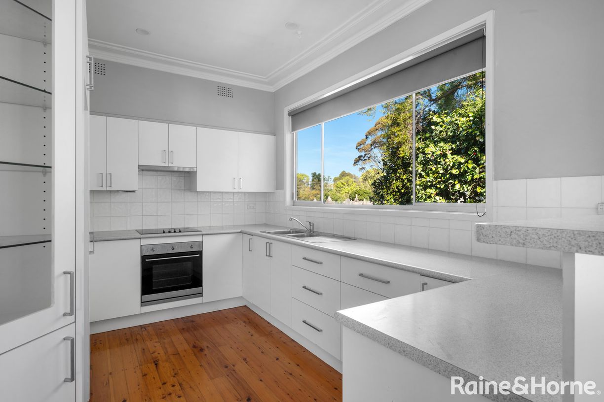 36 Colyer Avenue — photo 4 of 9