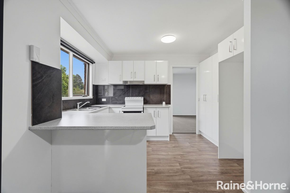 41 Devlin Avenue — photo 3 of 9