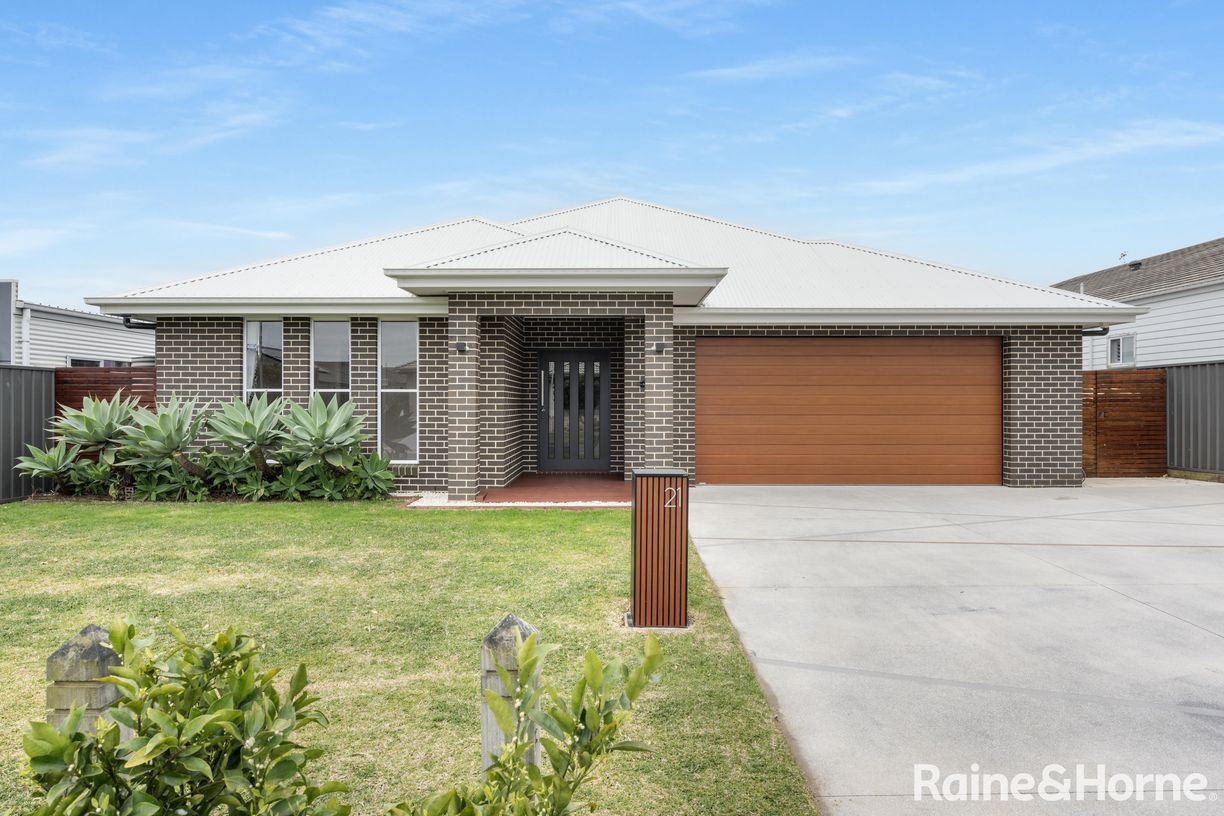 21 Wattlebird Road — photo 2 of 27