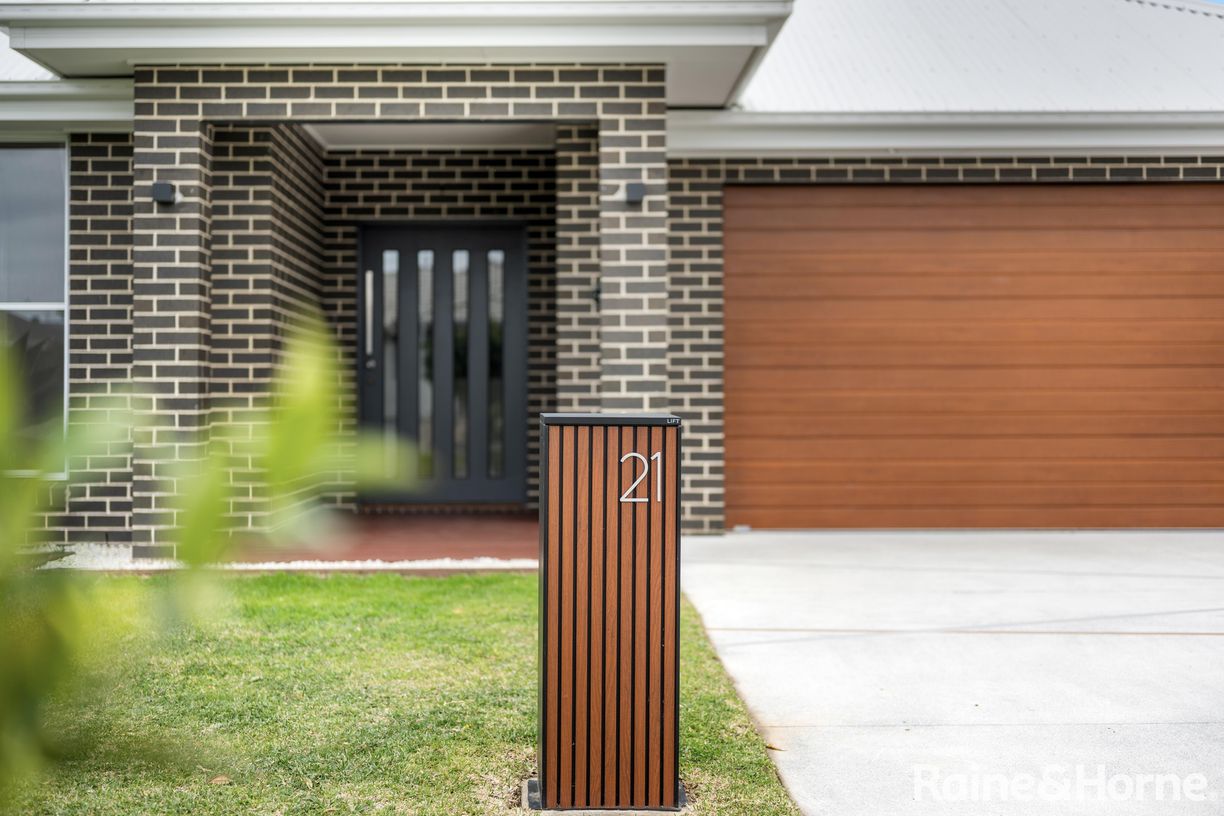 21 Wattlebird Road — photo 3 of 27