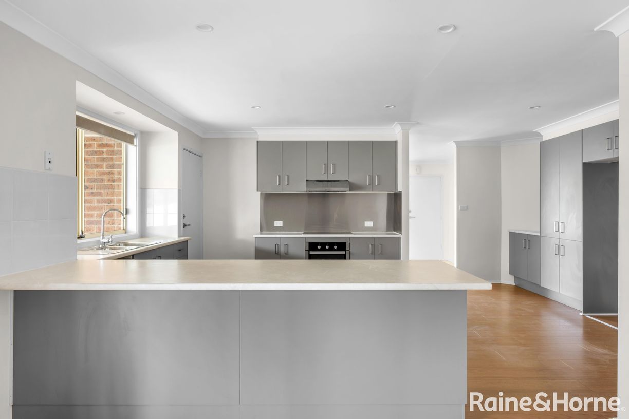 27 Rayleigh Drive — photo 4 of 11