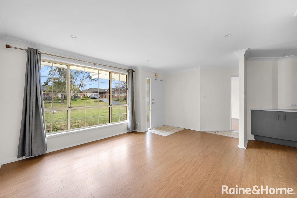 27 Rayleigh Drive — photo 3 of 11