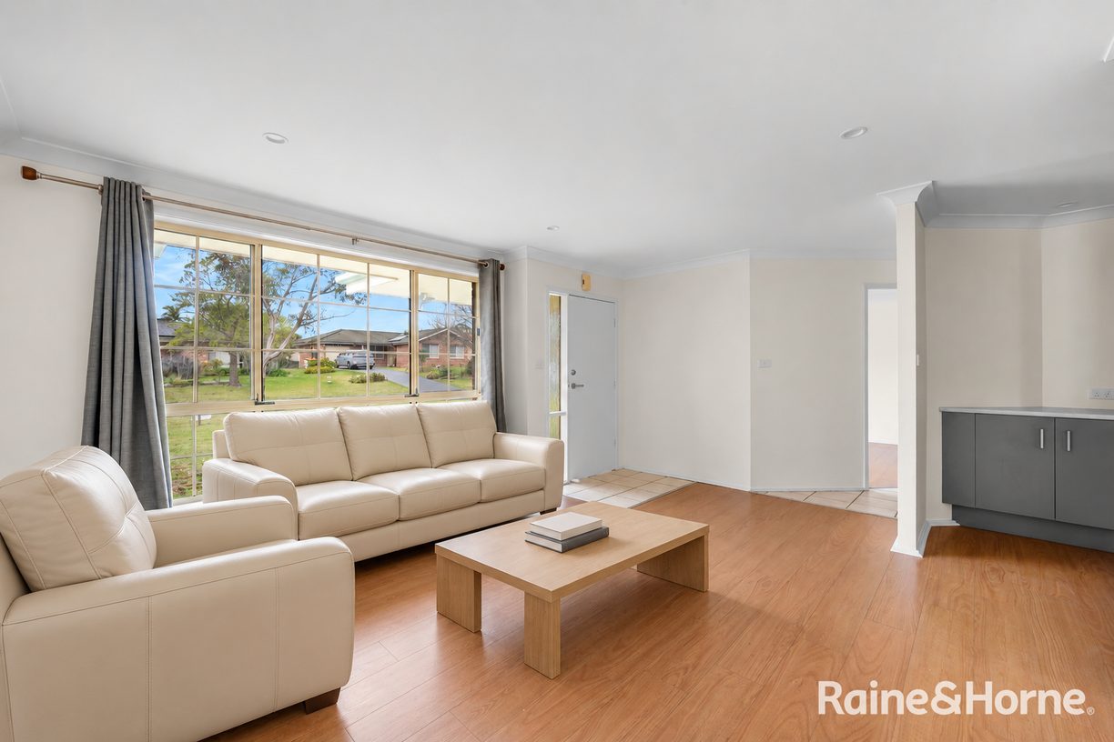 27 Rayleigh Drive — photo 2 of 11