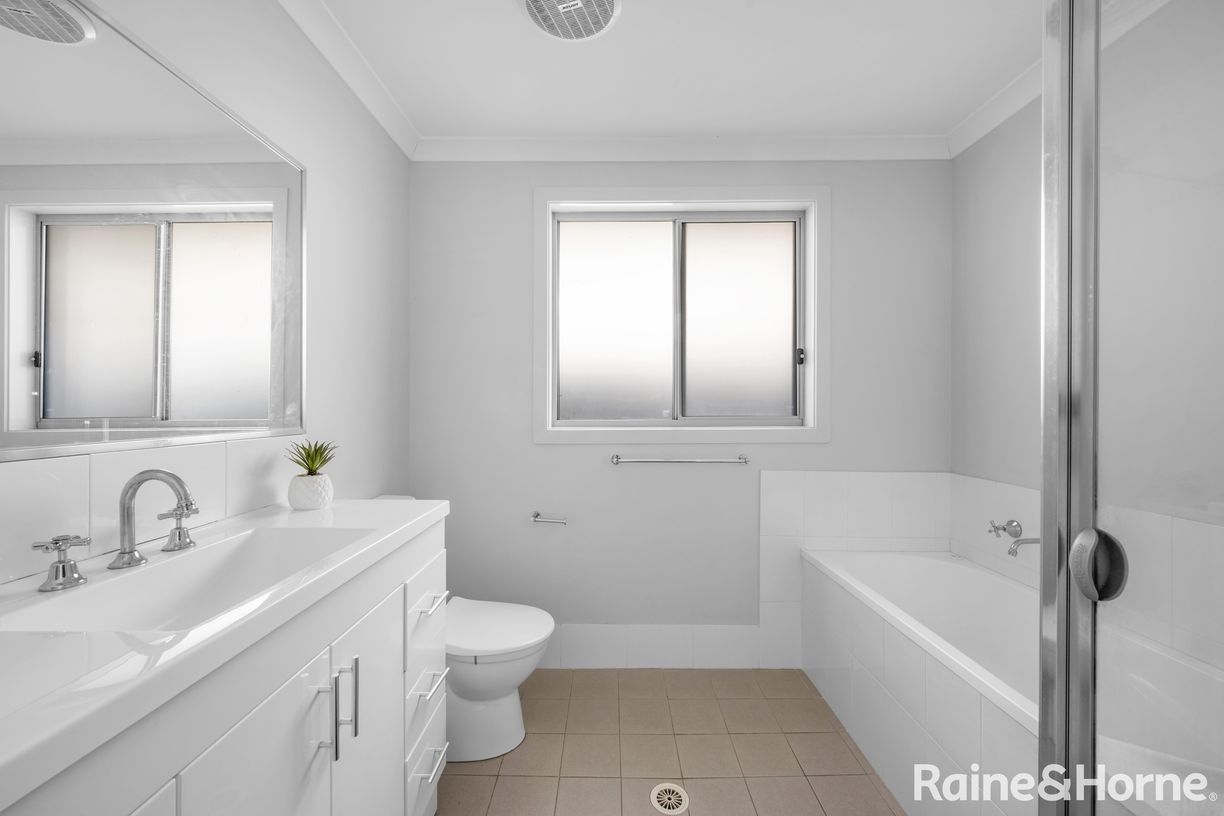 25 Firetail Street — photo 10 of 11