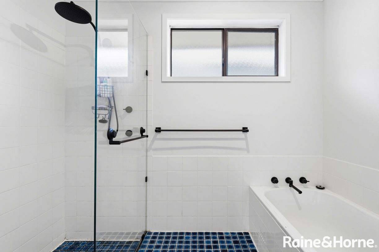 15 Gunyuma Crescent — photo 7 of 14