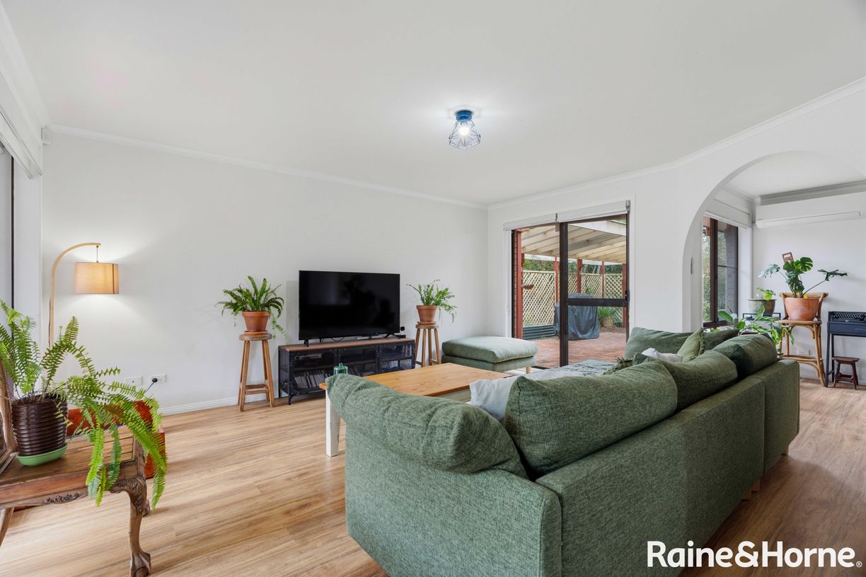 15 Gunyuma Crescent — photo 2 of 14