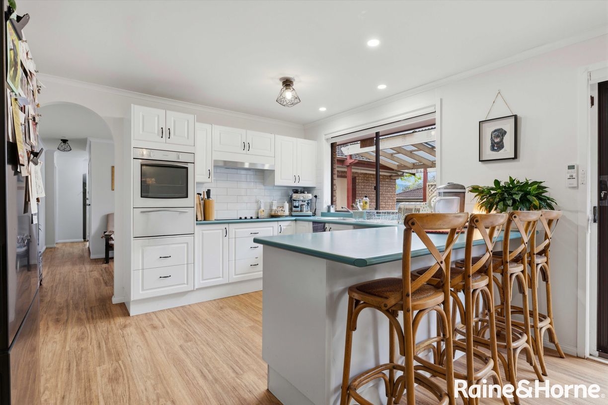 15 Gunyuma Crescent — photo 4 of 14