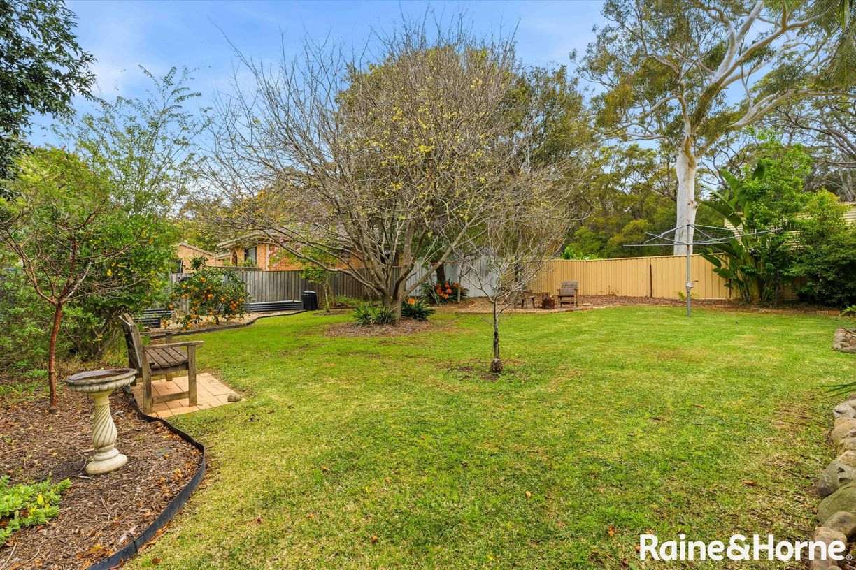 15 Gunyuma Crescent — photo 10 of 14
