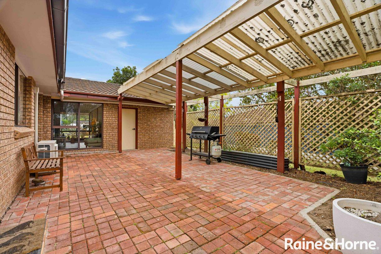 15 Gunyuma Crescent — photo 9 of 14