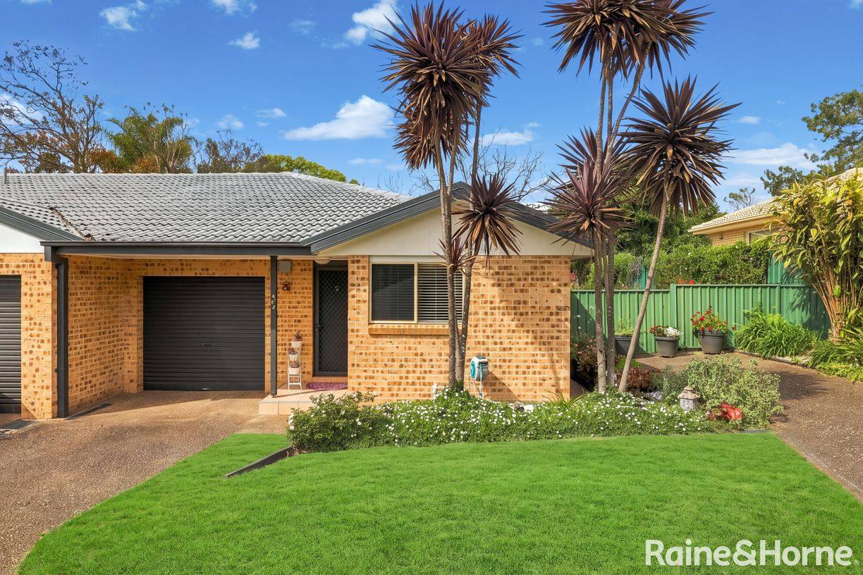 4/3 Harbour Boulevard — photo from Raine & Horne Nowra