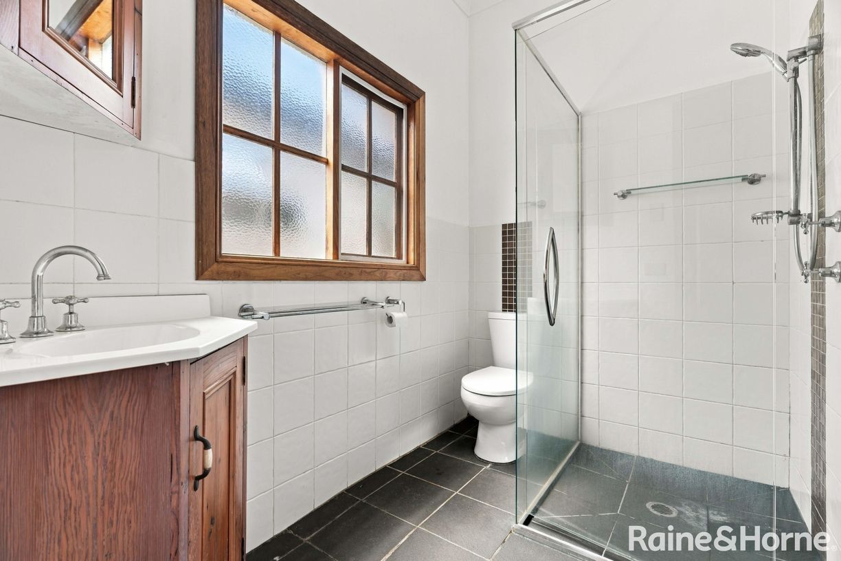 126 Osborne Street — photo 4 of 13