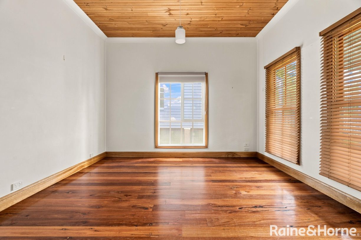 126 Osborne Street — photo 5 of 13