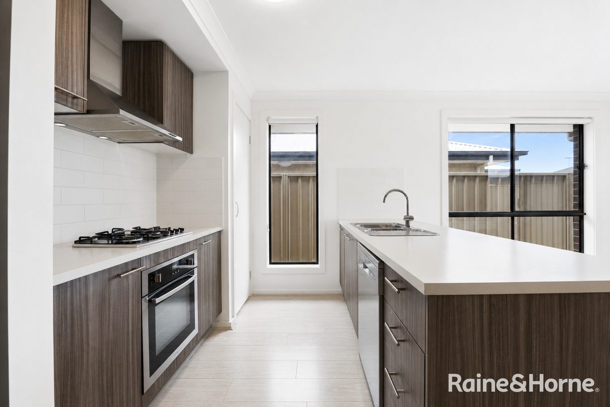 18 Aragon Court — photo 3 of 25