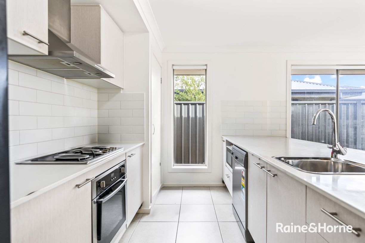 7 Nadine Street — photo 4 of 20