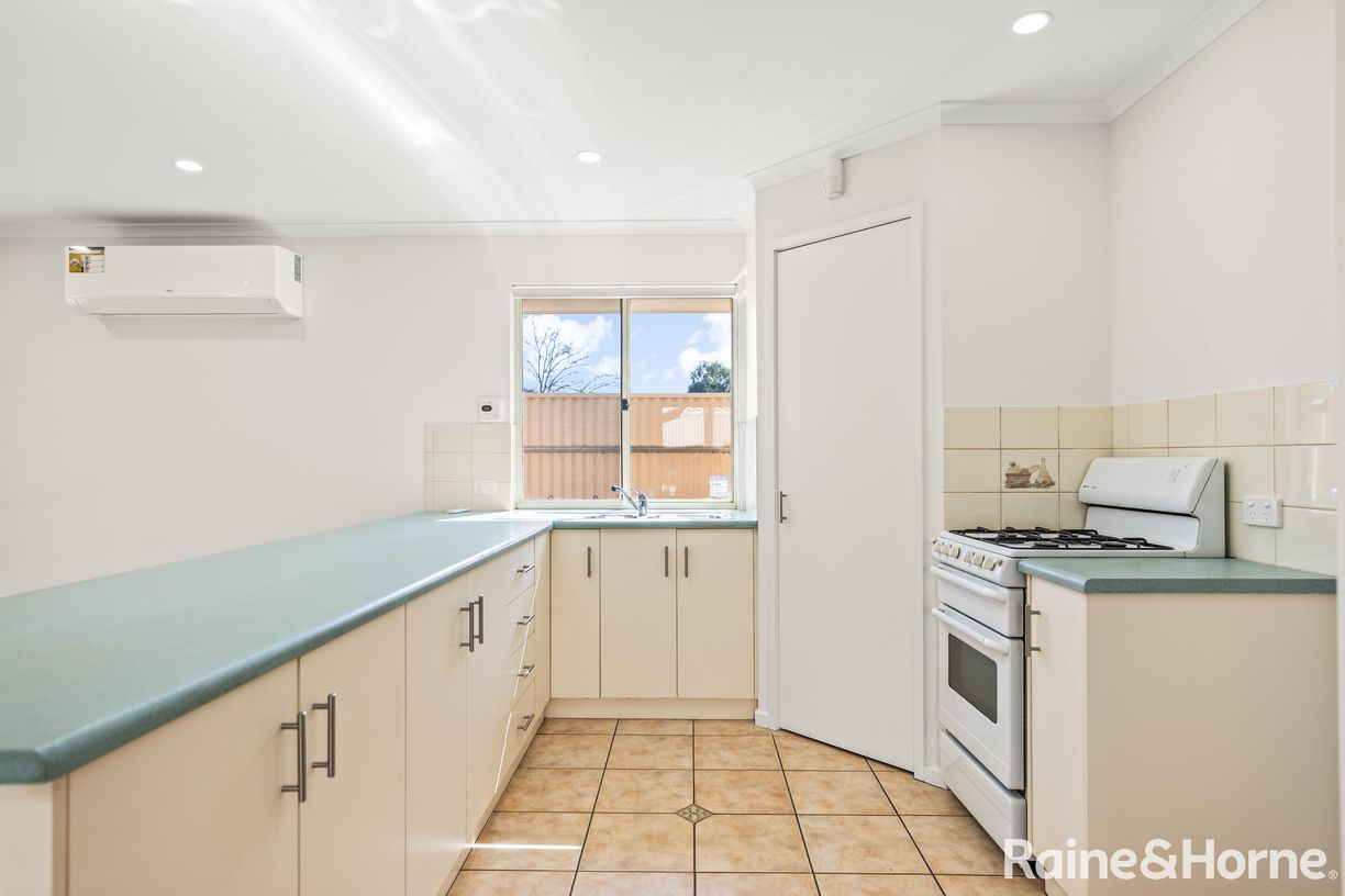 37 Castle Court — photo 2 of 19