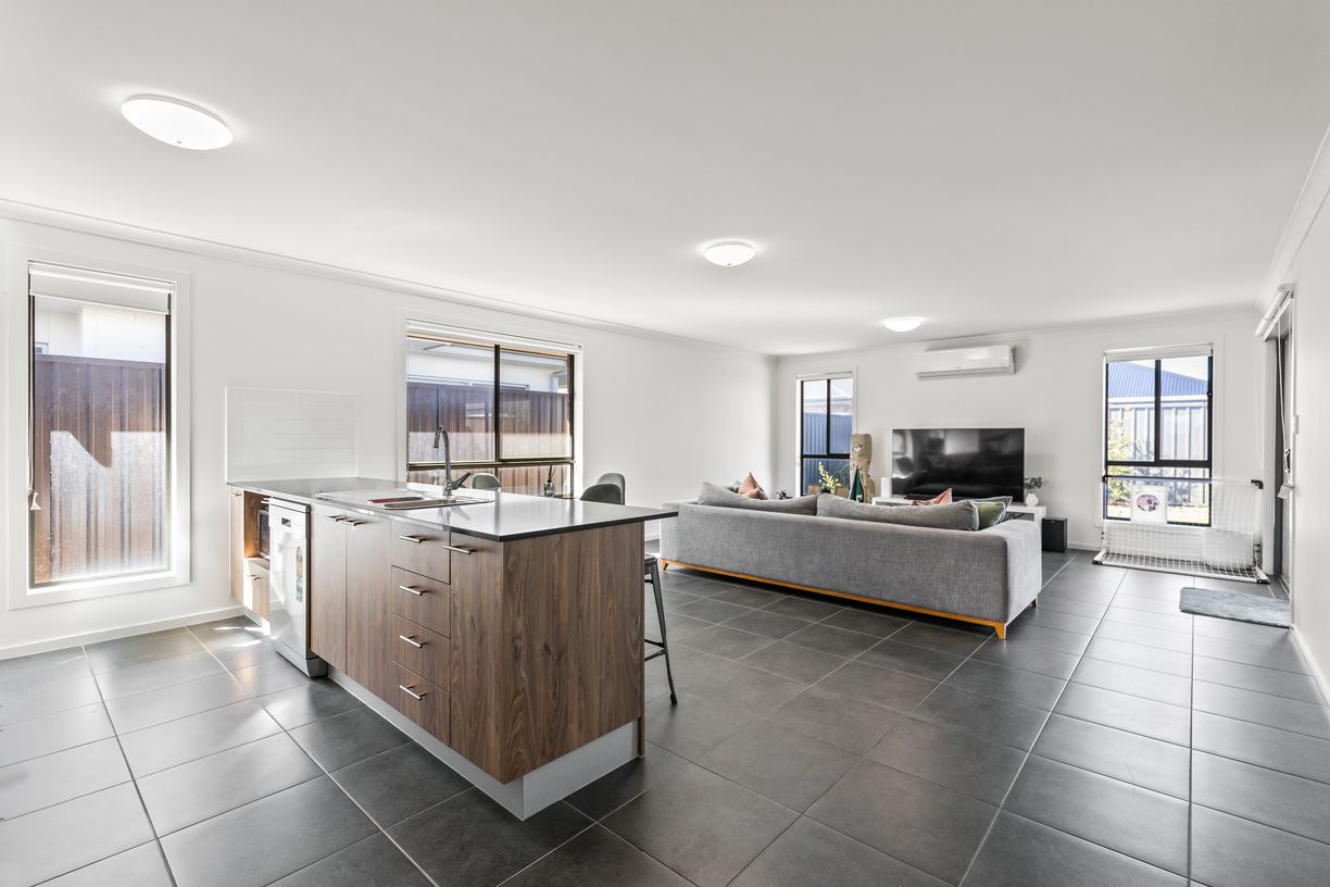 88 Correa Street — photo 3 of 18