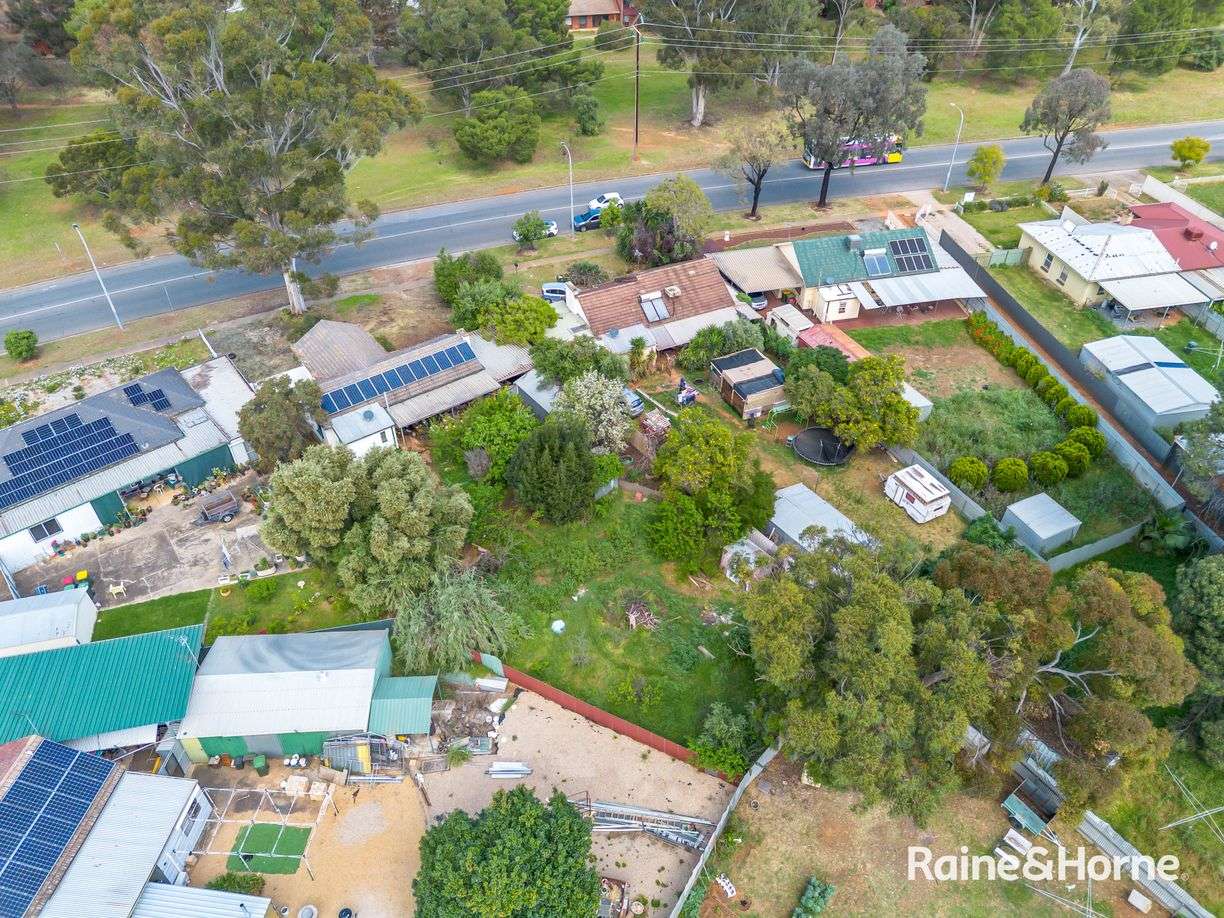197 Hogarth Road — photo 10 of 11
