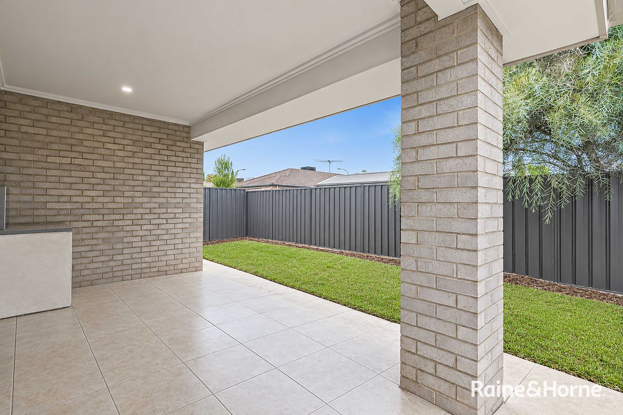 43 Hollow Drive — photo 14 of 18