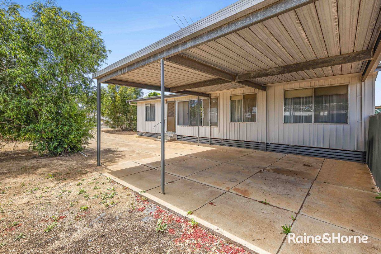 20 Kelly Street — photo 11 of 17