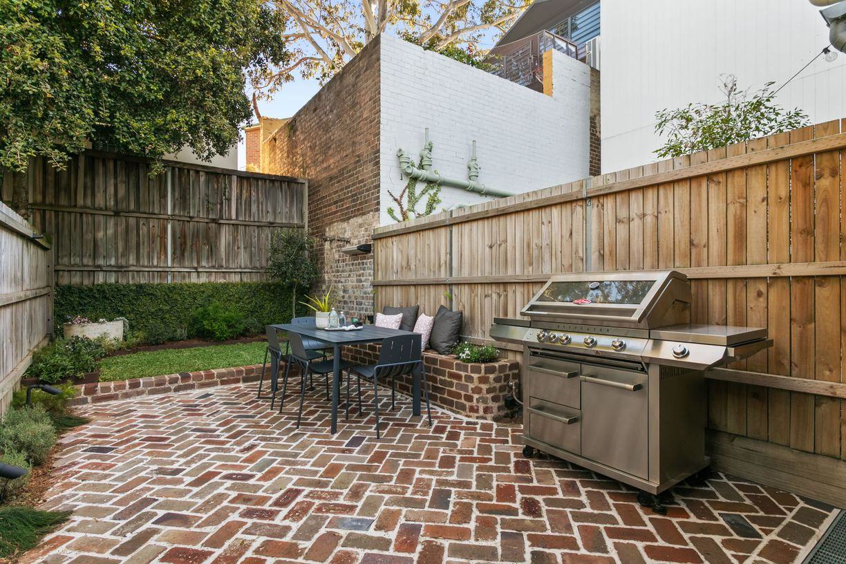 5 Devine Street — photo 6 of 10