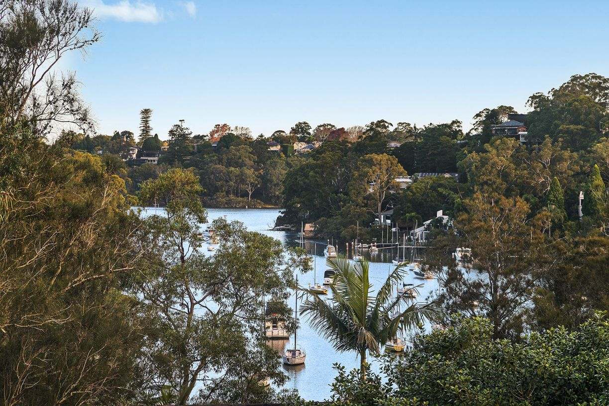 8/300A Burns Bay Road — photo 2 of 8