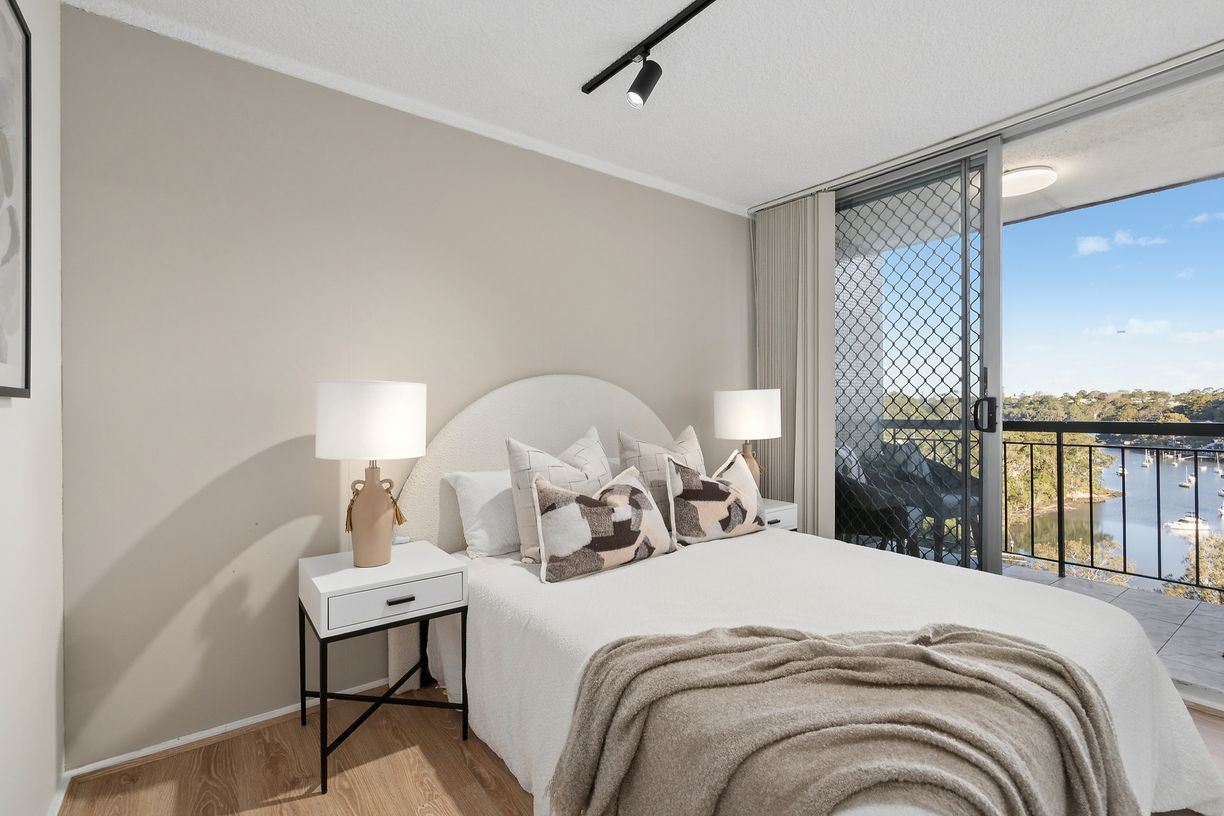 60/300A Burns Bay Road — photo 6 of 8