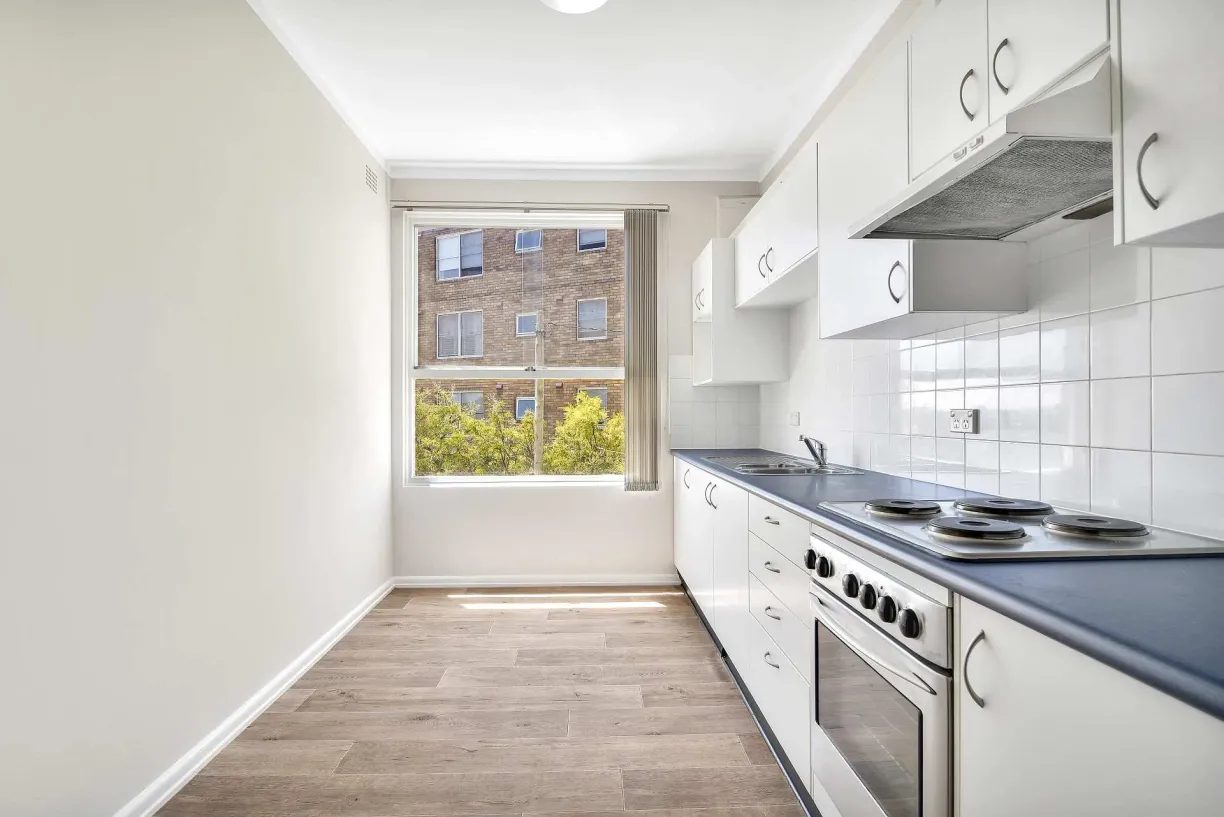 2/1 Landenburg Place — photo 4 of 8
