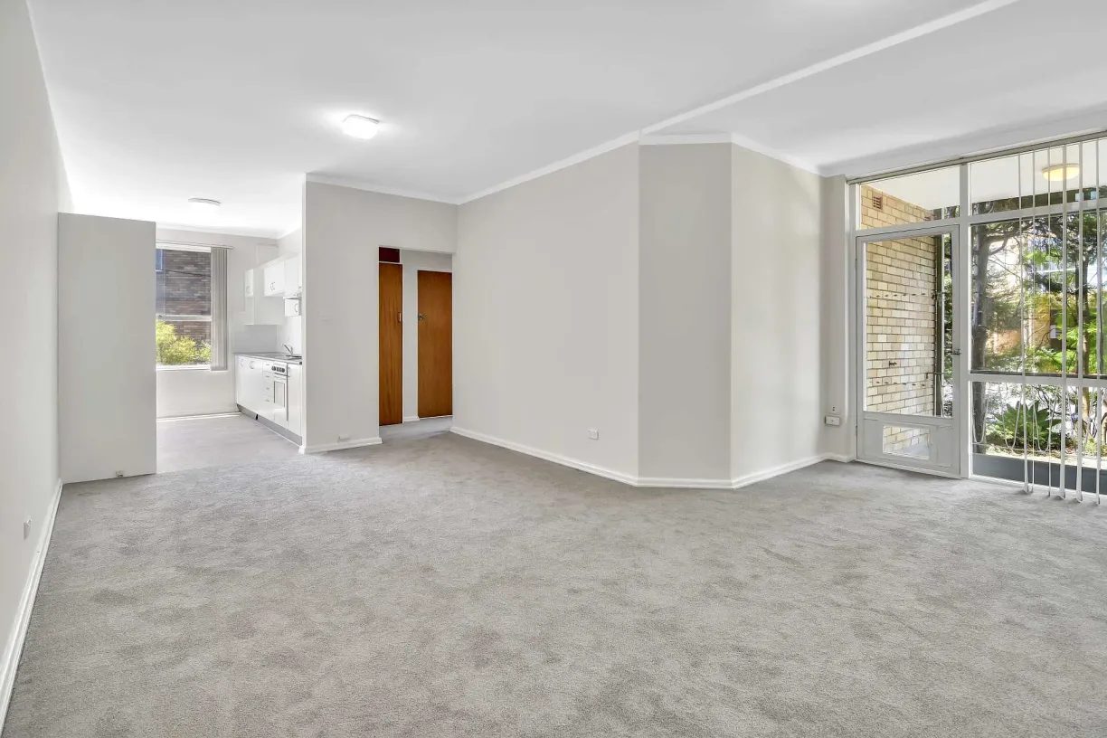 2/1 Landenburg Place — photo 3 of 8