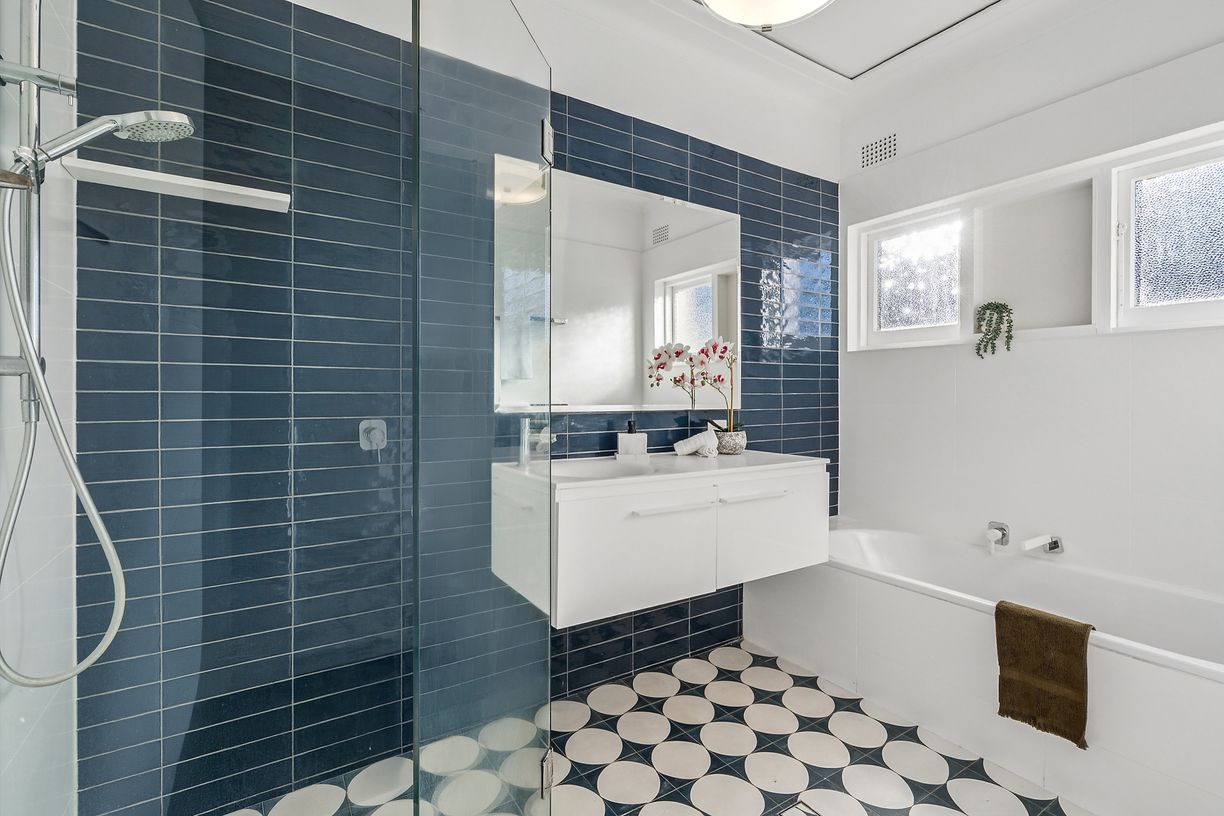 2 Carr Street — photo 8 of 10