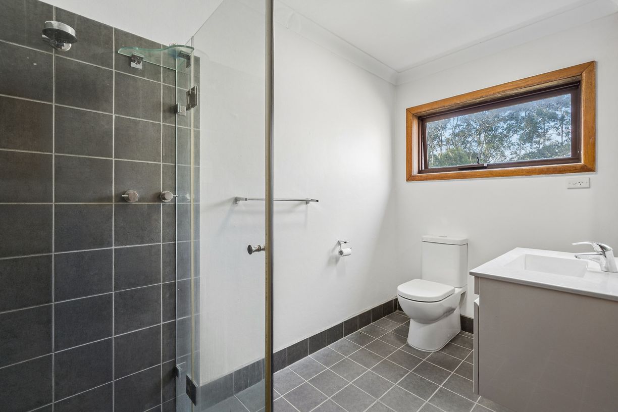 42 Sharland Avenue — photo 10 of 12