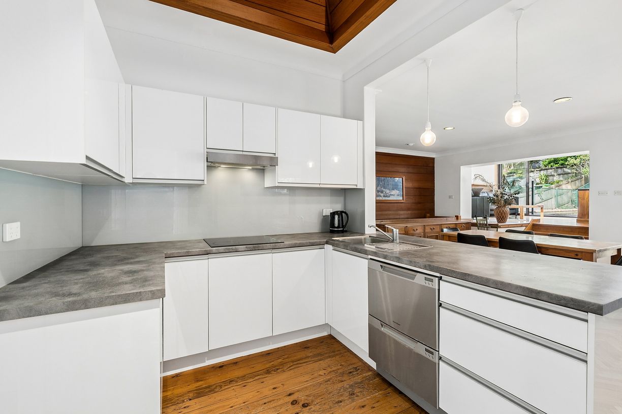 42 Sharland Avenue — photo 3 of 12
