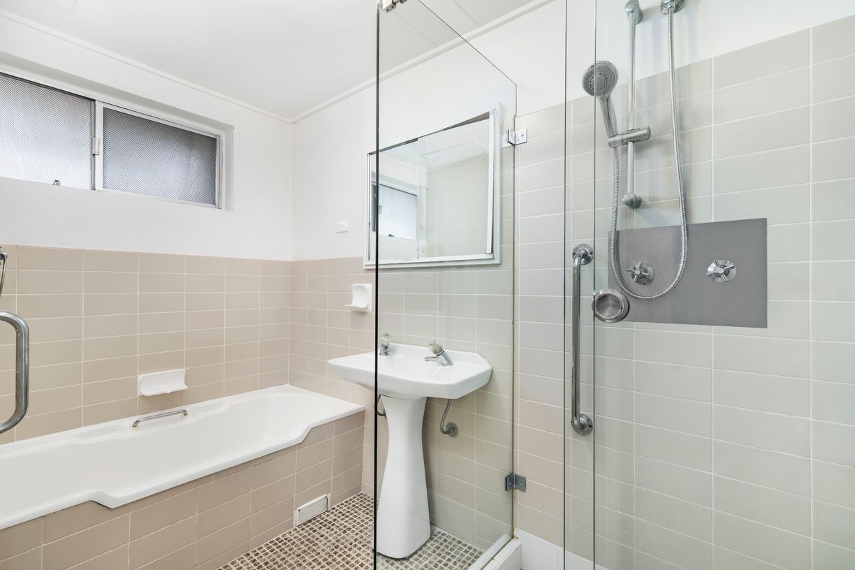 6/51-53 Burns Bay Road — photo 4 of 6