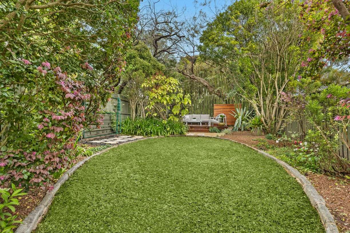 9A Henley Street — photo 2 of 10