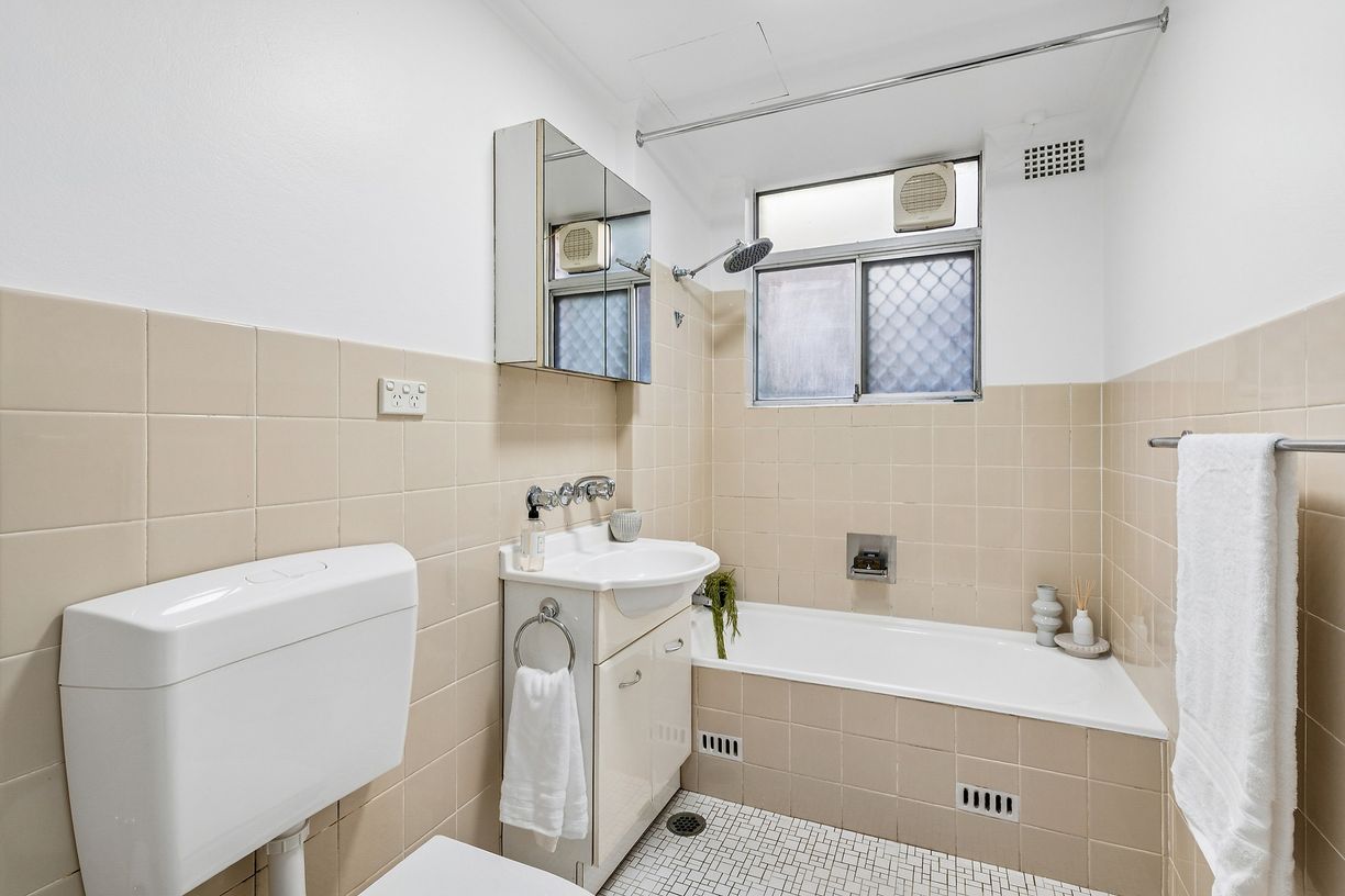 6/106 Burns Bay Road — photo 8 of 12