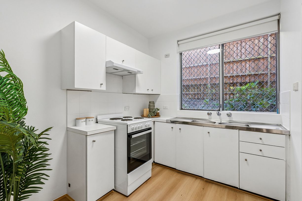 6/106 Burns Bay Road — photo 6 of 12