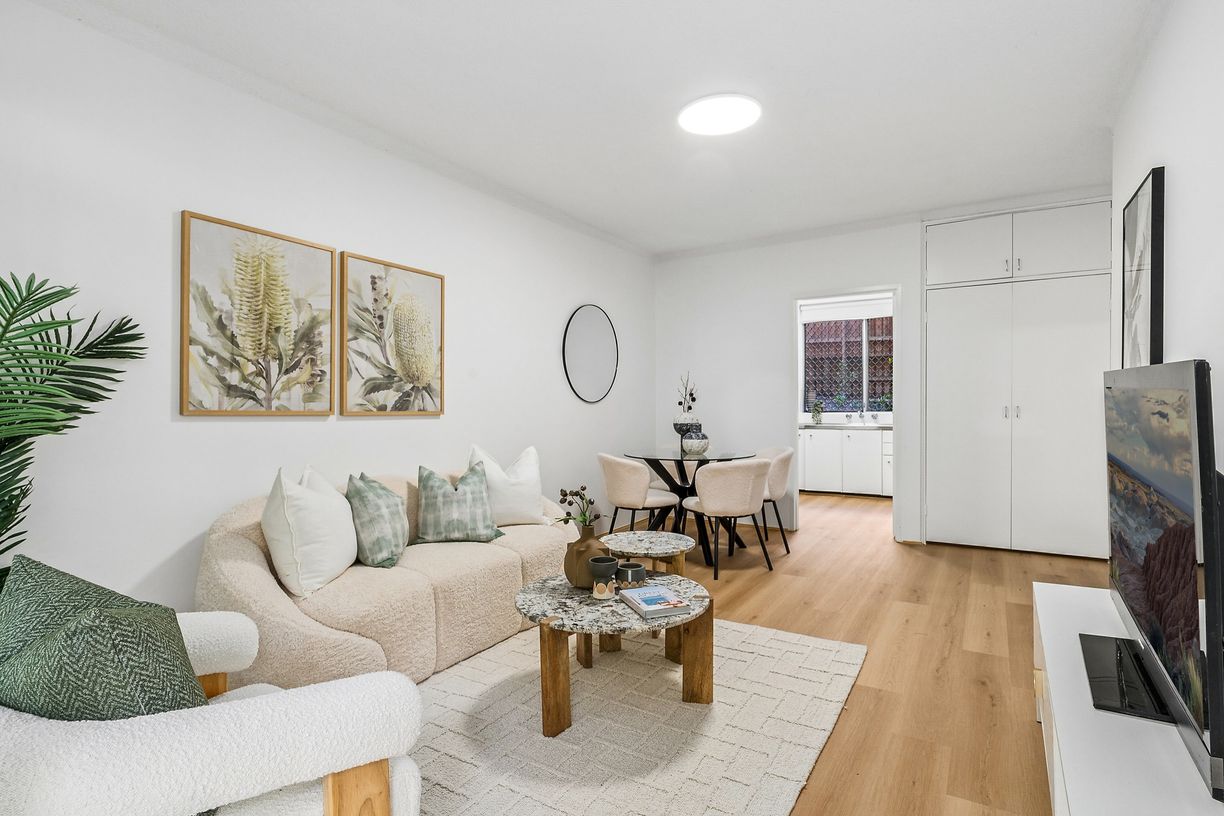 6/106 Burns Bay Road — photo 4 of 12