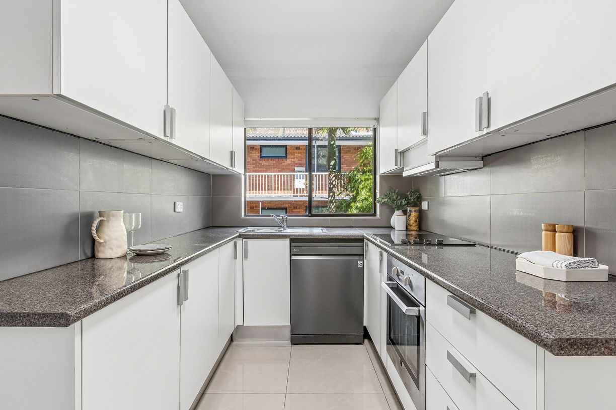 1/3 Balfour Street — photo 3 of 11