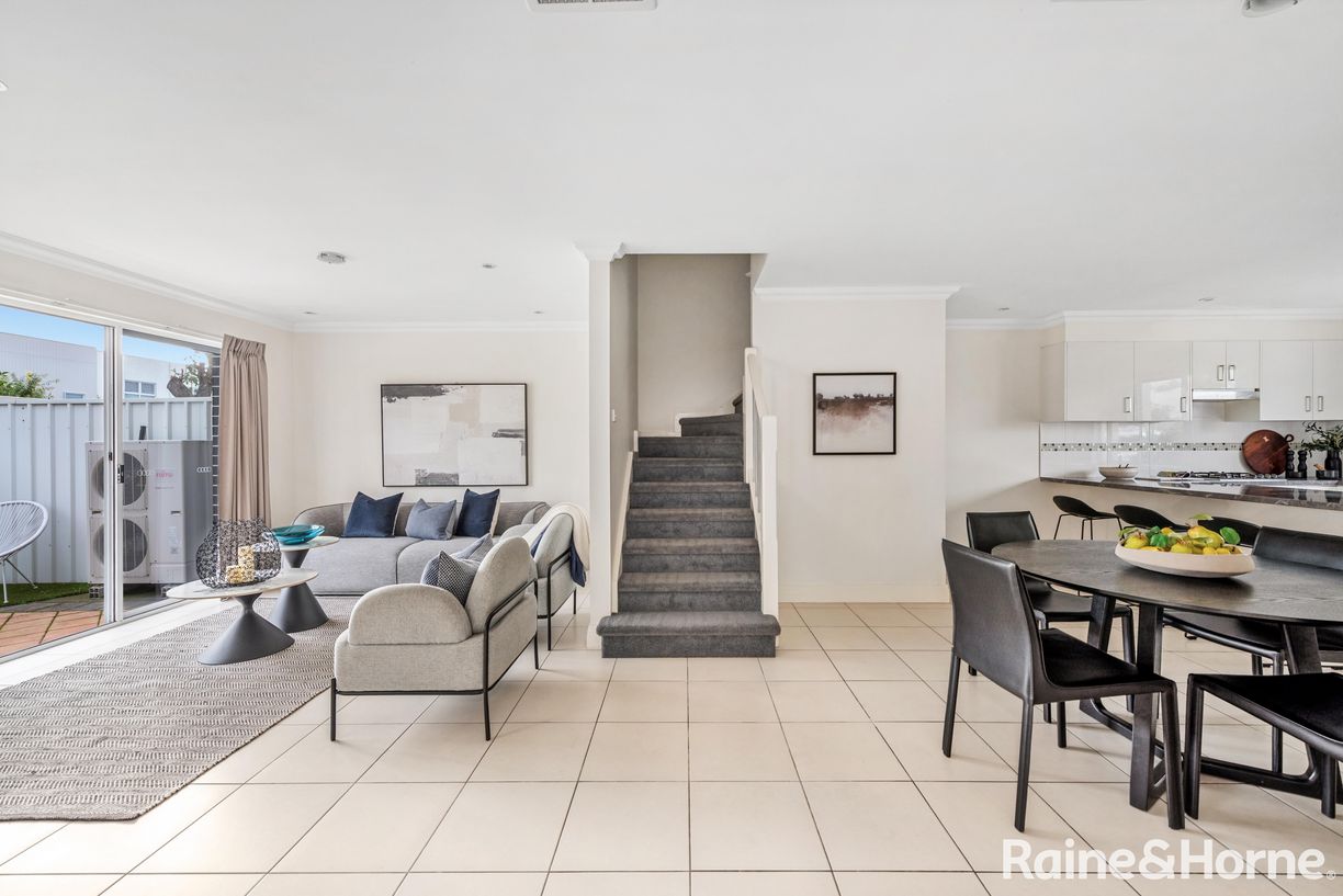 102E Finniss Street — photo 3 of 17