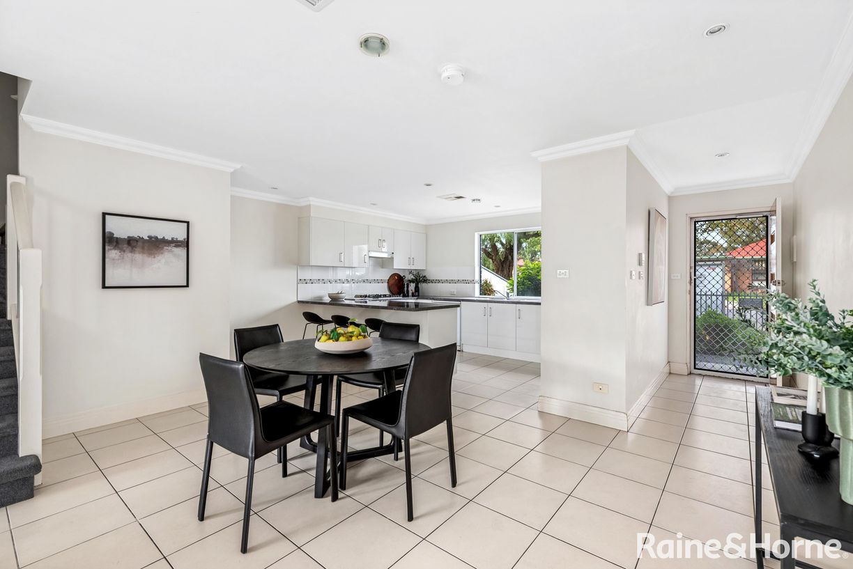 102E Finniss Street — photo 4 of 17