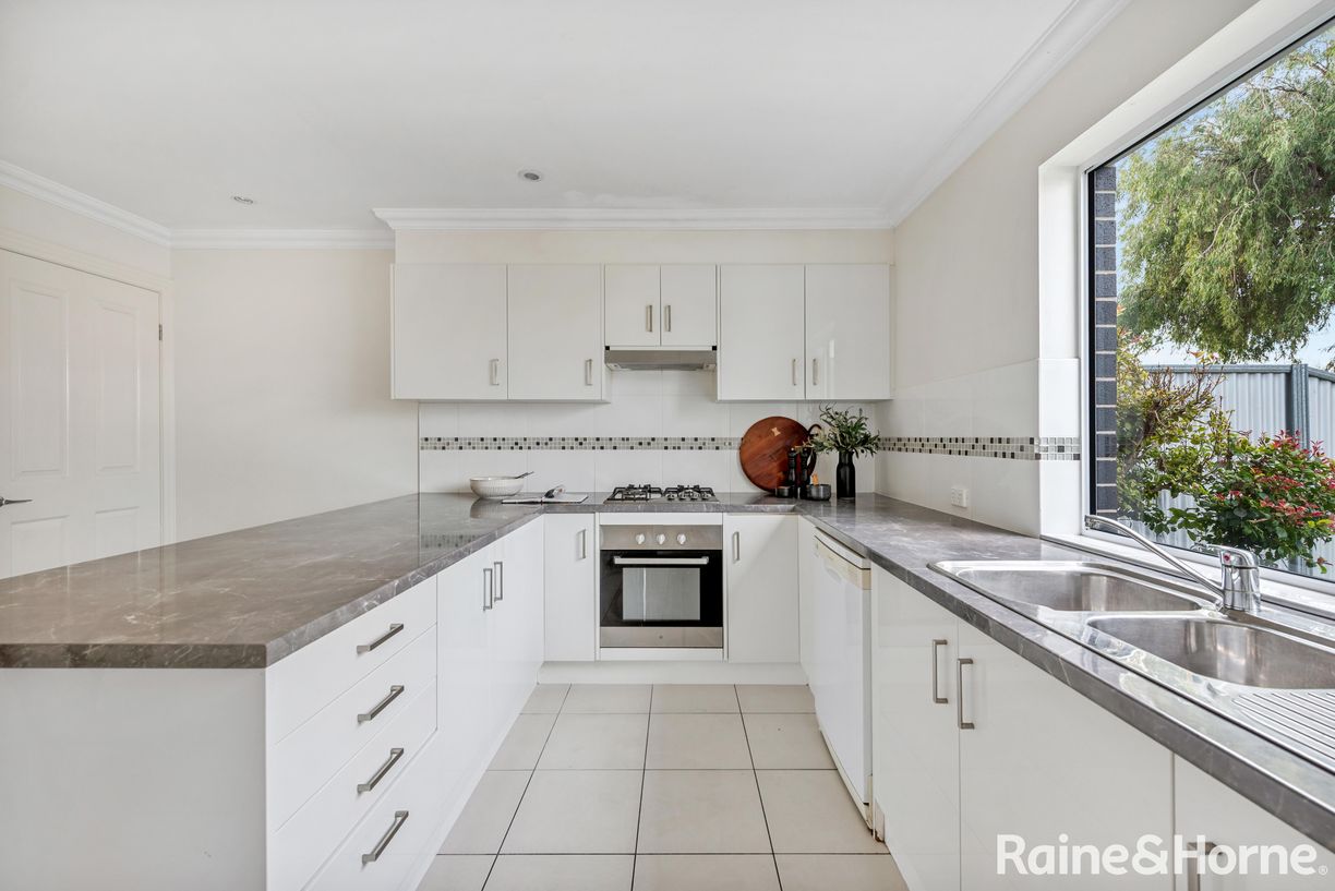 102E Finniss Street — photo 6 of 17