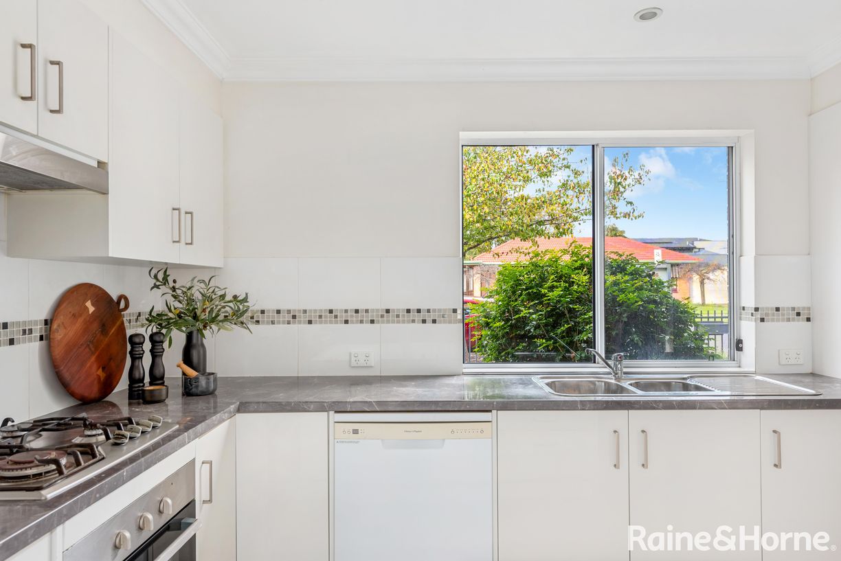 102E Finniss Street — photo 7 of 17