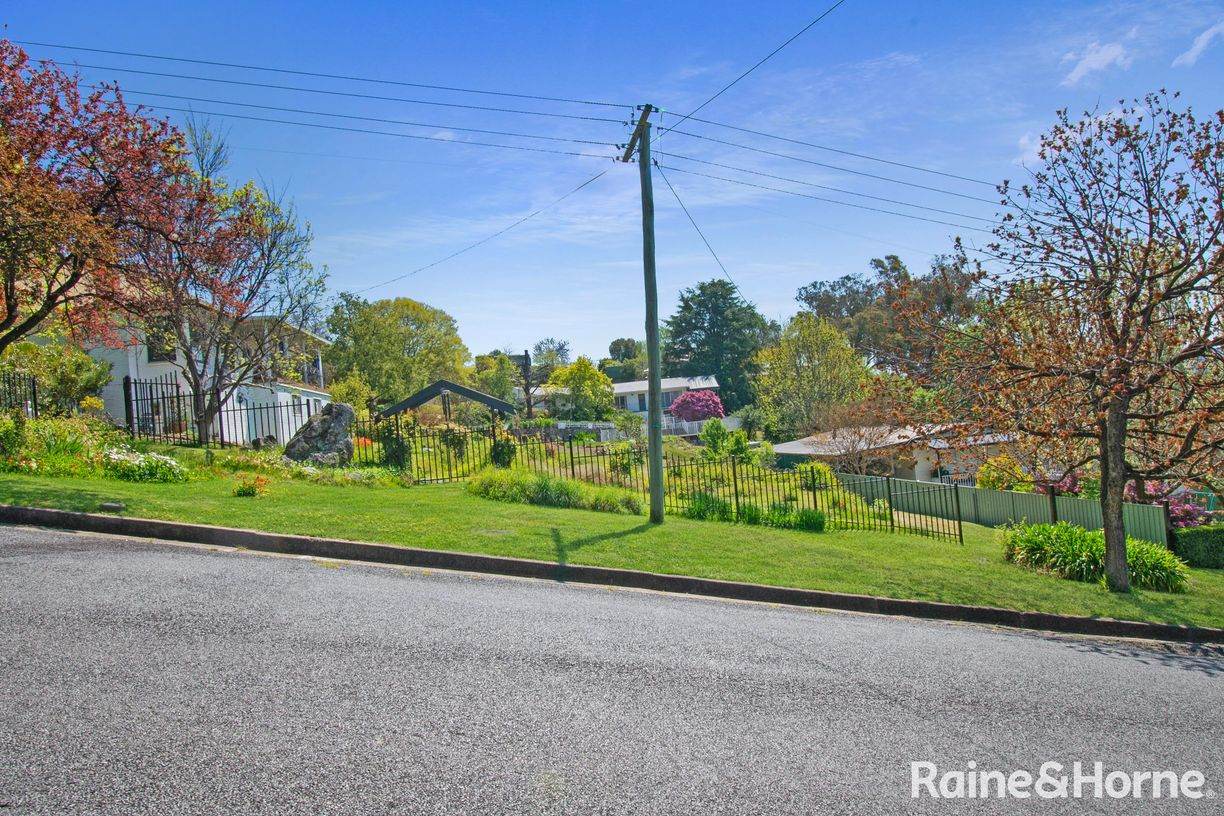 107 Merivale Street — photo 6 of 7